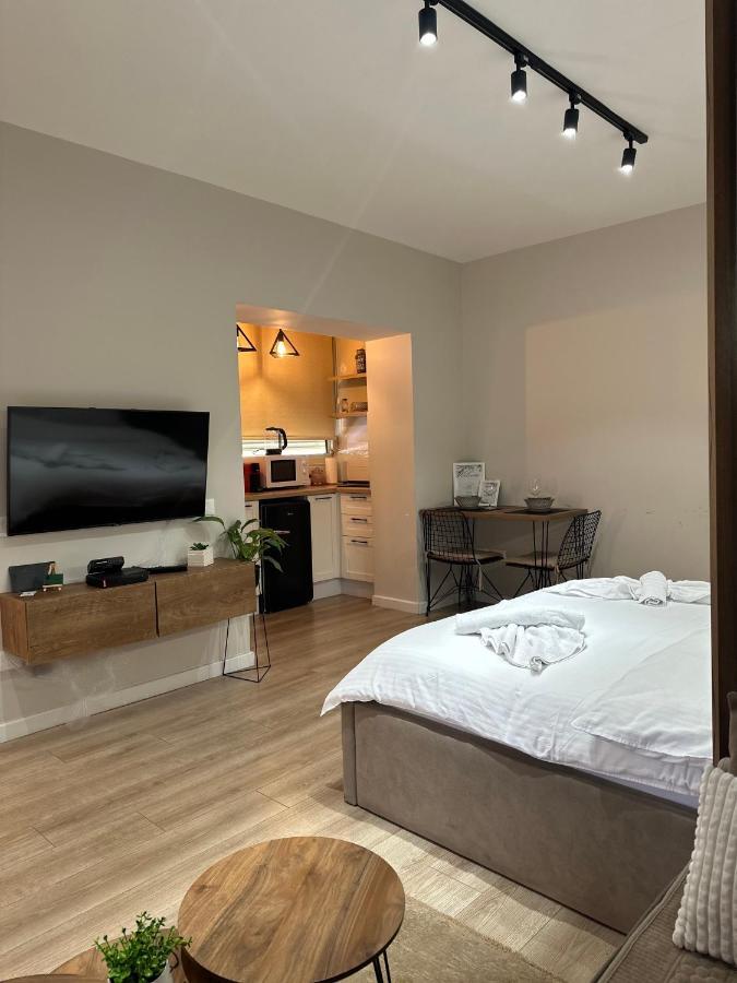 4Seasonsgea , Deluxe Studio , City Centre , Тирана Экстерьер фото